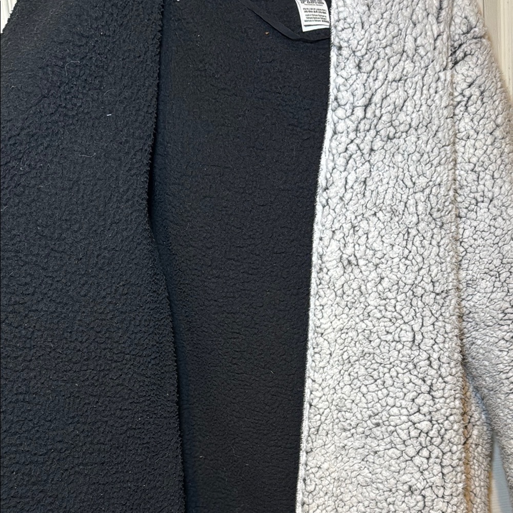 Victoria’s Secret Pink Sherpa Jacket Grey with Hood Size XS/Small Oversized - Picture 3 of 6